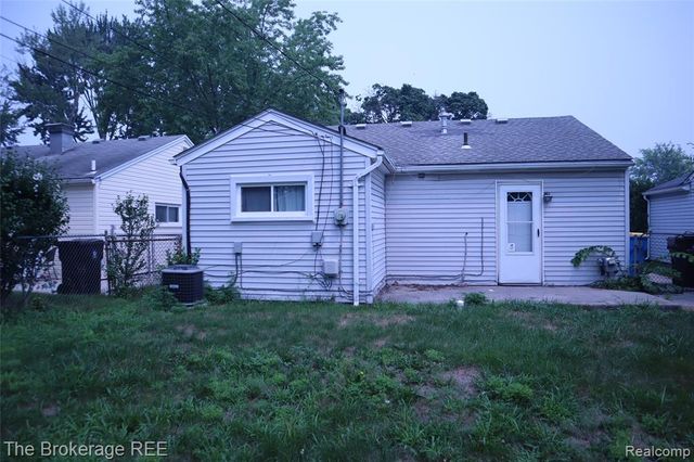 34861 John Street, Wayne, MI 48184