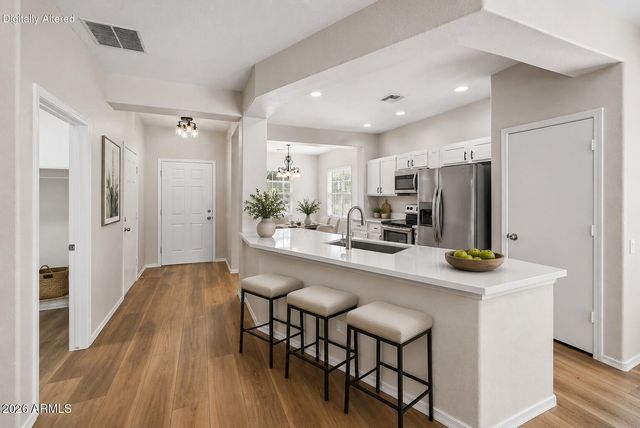 9124 W BERKELEY Road, Phoenix, AZ 85037