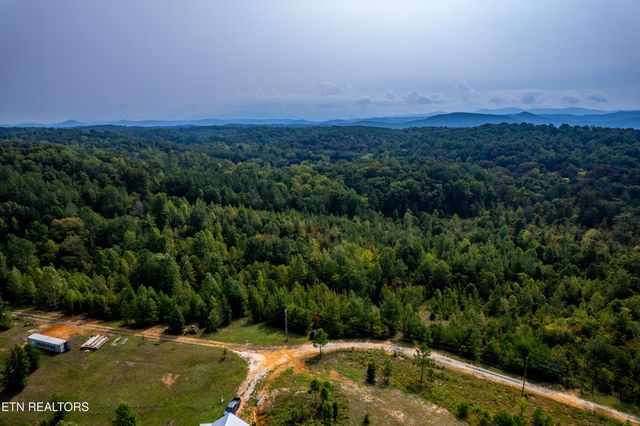 000 Shadden Rd, Tellico Plains, TN 37385