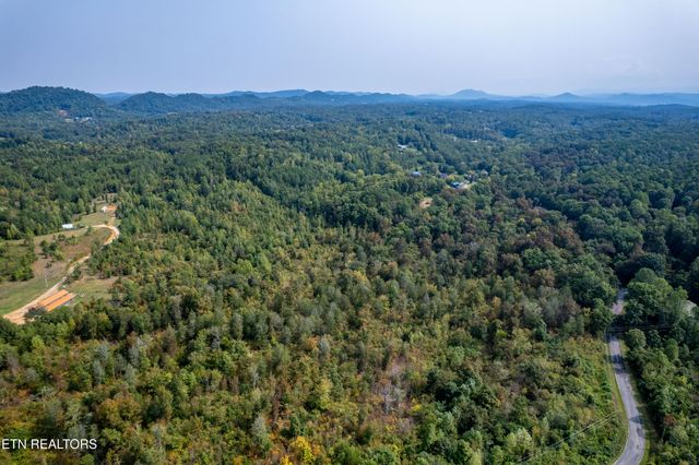 000 Shadden Rd, Tellico Plains, TN 37385