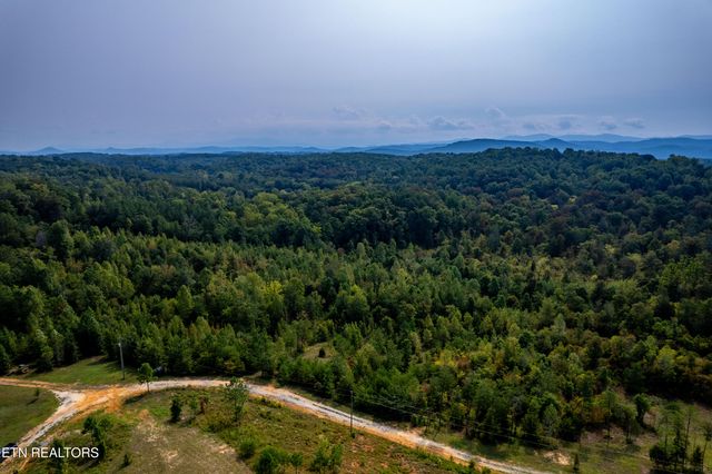 000 Shadden Rd, Tellico Plains, TN 37385
