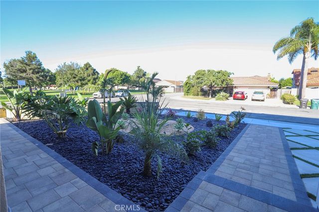 21861 Vacation Ln Lane, Huntington Beach, CA 92646