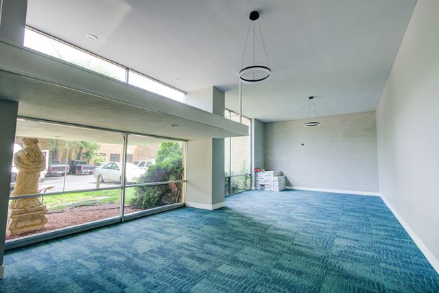 7250 N Western Avenue 404, Chicago, IL 60645