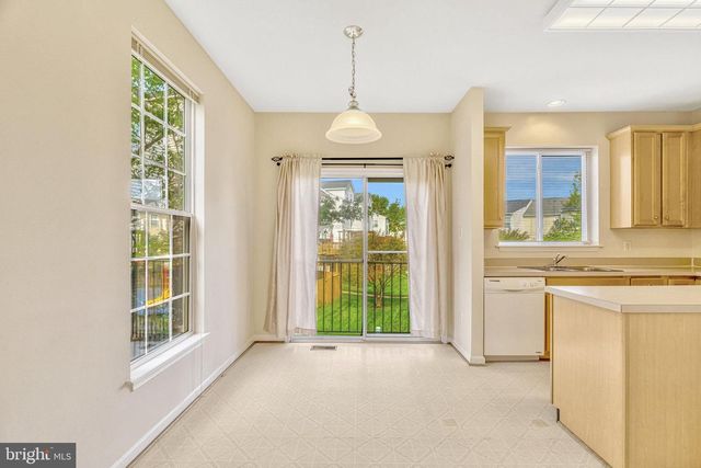 13051 PARK CRESCENT CIR, Herndon, VA 20171