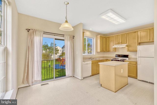 13051 PARK CRESCENT CIR, Herndon, VA 20171