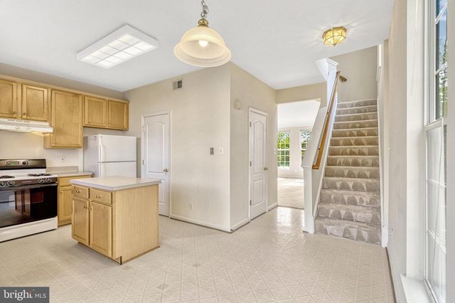 13051 PARK CRESCENT CIR, Herndon, VA 20171