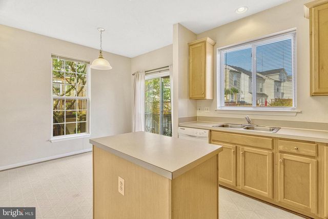 13051 PARK CRESCENT CIR, Herndon, VA 20171