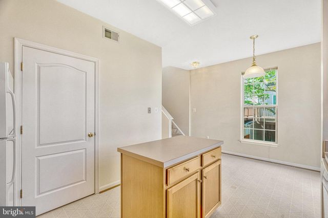 13051 PARK CRESCENT CIR, Herndon, VA 20171