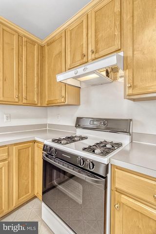 13051 PARK CRESCENT CIR, Herndon, VA 20171