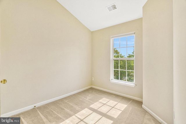 13051 PARK CRESCENT CIR, Herndon, VA 20171