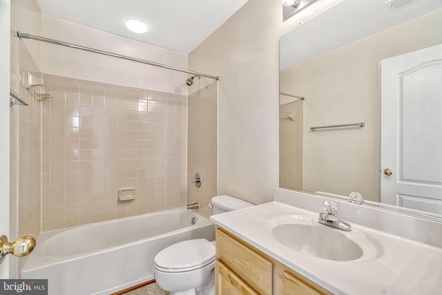 13051 PARK CRESCENT CIR, Herndon, VA 20171