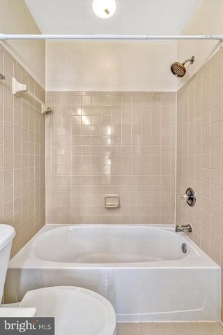 13051 PARK CRESCENT CIR, Herndon, VA 20171