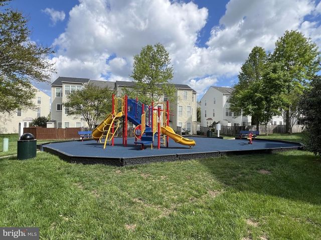 13051 PARK CRESCENT CIR, Herndon, VA 20171
