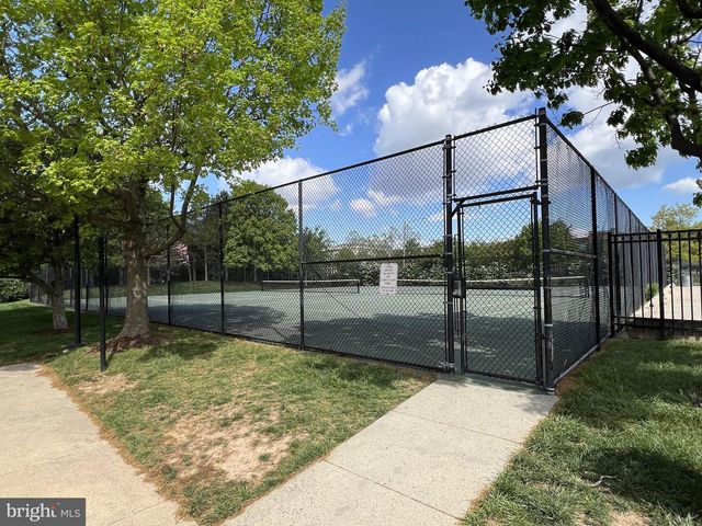 13051 PARK CRESCENT CIR, Herndon, VA 20171
