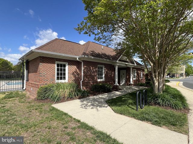 13051 PARK CRESCENT CIR, Herndon, VA 20171