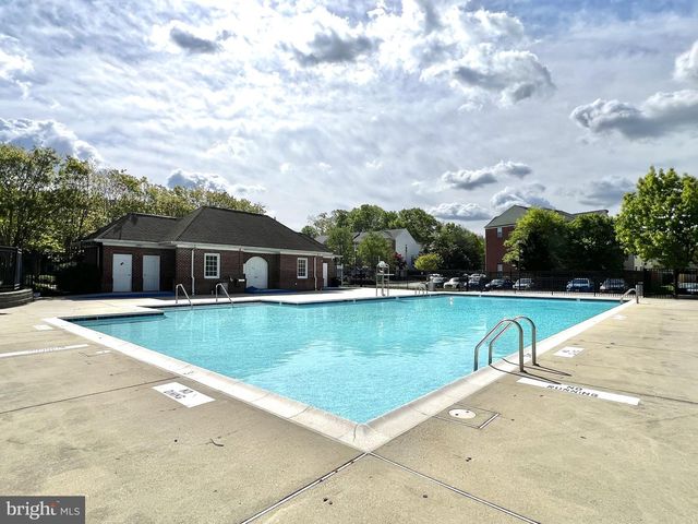 13051 PARK CRESCENT CIR, Herndon, VA 20171