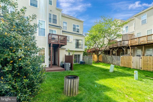 13051 PARK CRESCENT CIR, Herndon, VA 20171