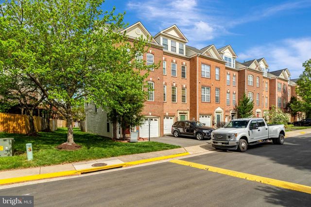 13051 PARK CRESCENT CIR, Herndon, VA 20171