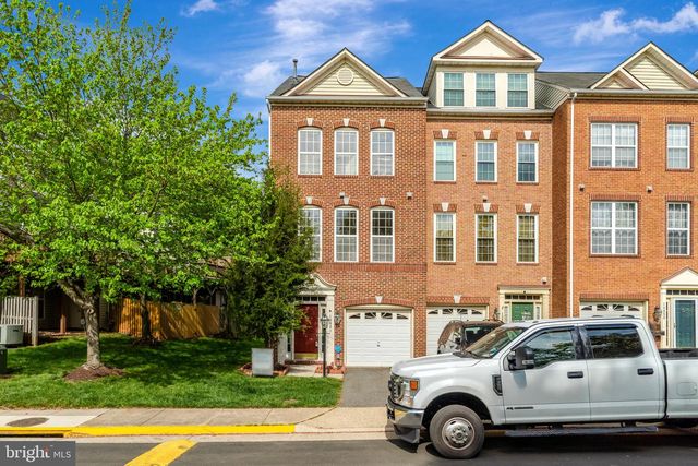 13051 PARK CRESCENT CIR, Herndon, VA 20171