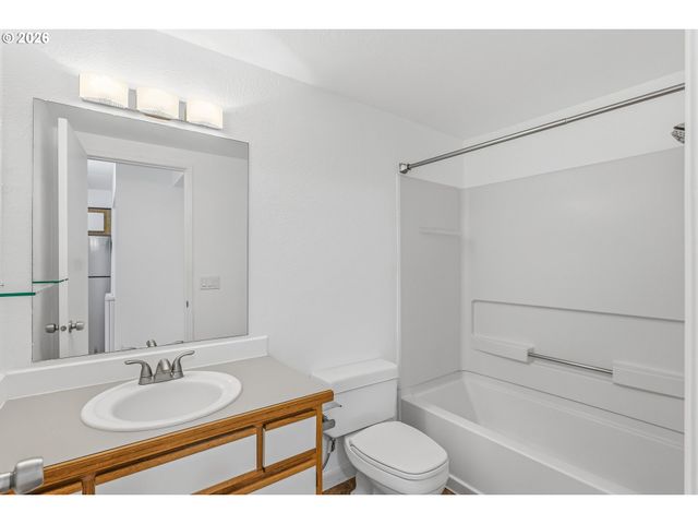 20905 FAWN Ct 34, West Linn, OR 97068