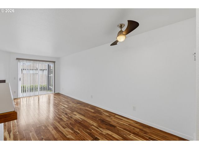 20905 FAWN Ct 34, West Linn, OR 97068