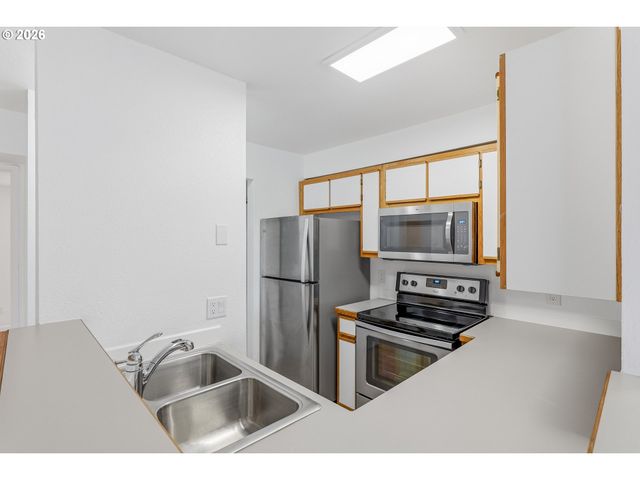 20905 FAWN Ct 34, West Linn, OR 97068