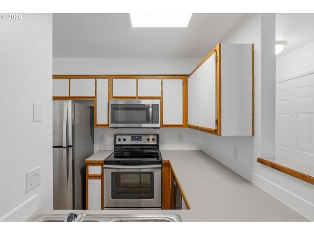 20905 FAWN Ct 34, West Linn, OR 97068