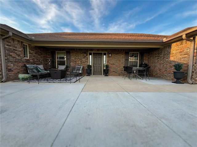 562 Rheas Mill Road, Farmington, AR 72730