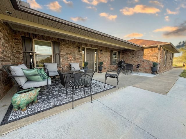 562 Rheas Mill Road, Farmington, AR 72730