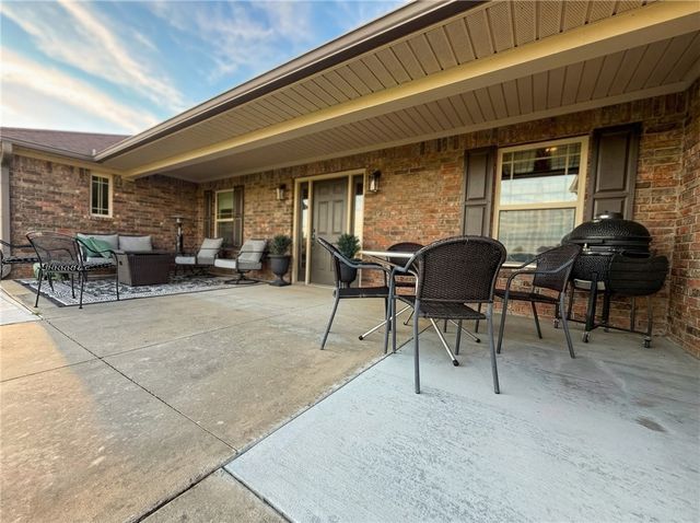 562 Rheas Mill Road, Farmington, AR 72730