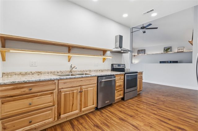 562 Rheas Mill Road, Farmington, AR 72730