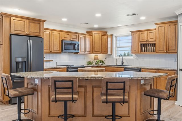 562 Rheas Mill Road, Farmington, AR 72730
