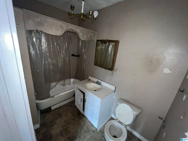 311 RUTLEDGE DRIVE, Midfield, AL 35228