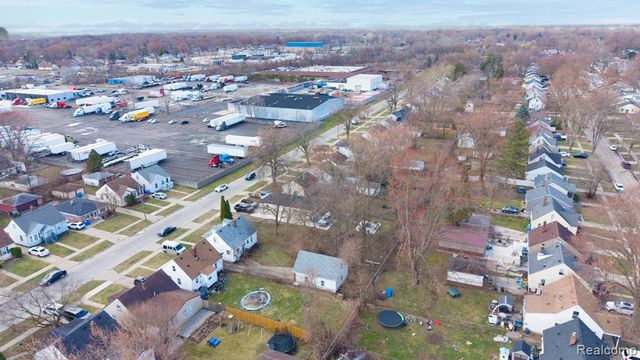 26166 Powers Avenue, Dearborn Heights, MI 48125