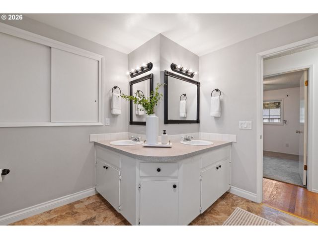 11920 Sw NORTH DAKOTA St, Portland, OR 97223