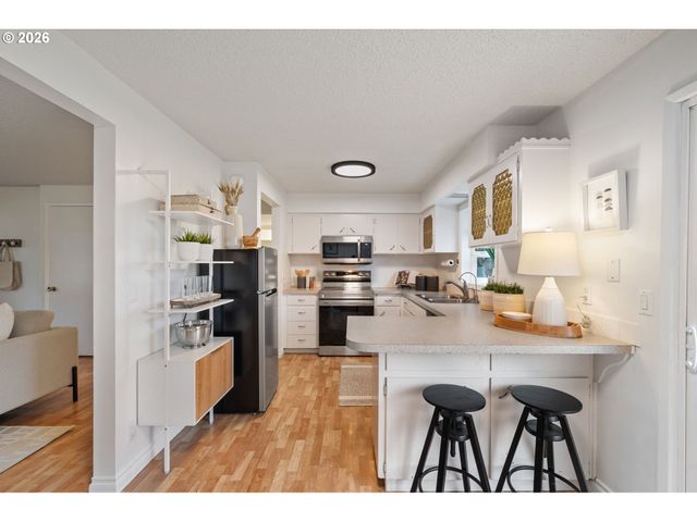 11920 Sw NORTH DAKOTA St, Portland, OR 97223