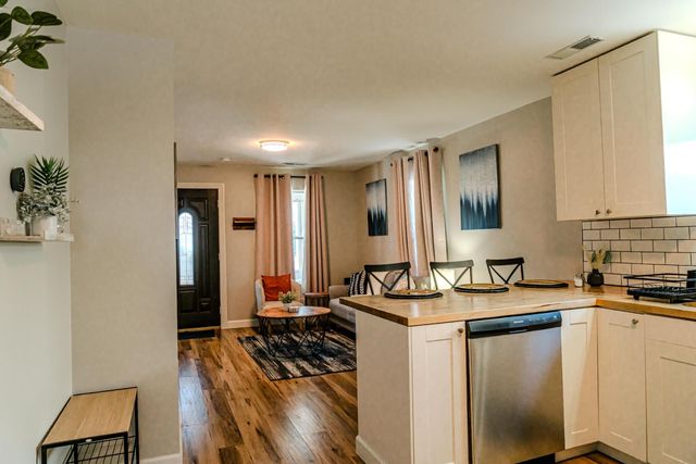 1086 Seymour Avenue, Columbus, OH 43206