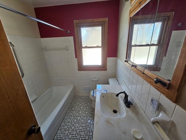 513 54th Avenue NE, Fridley, MN 55421