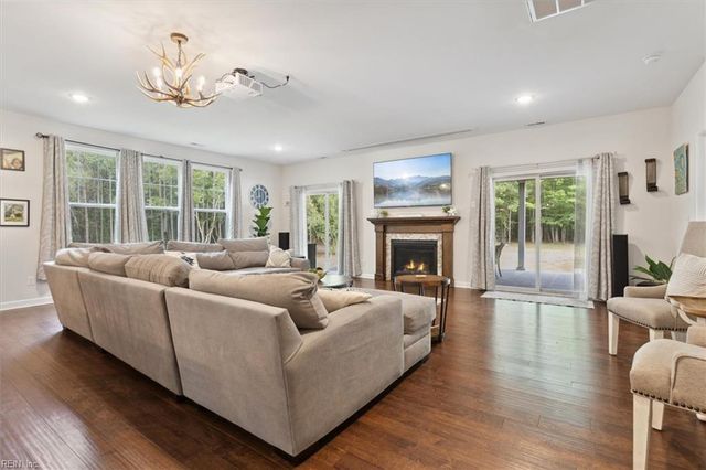 323 Vista Point DR, Hampton, VA 23666