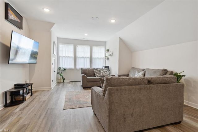 323 Vista Point DR, Hampton, VA 23666