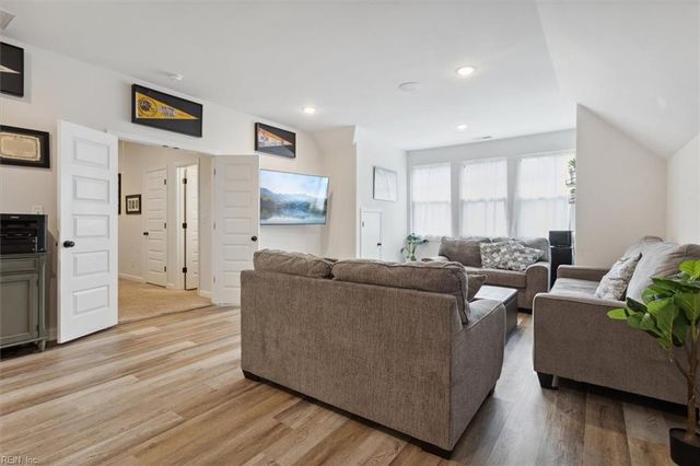 323 Vista Point DR, Hampton, VA 23666