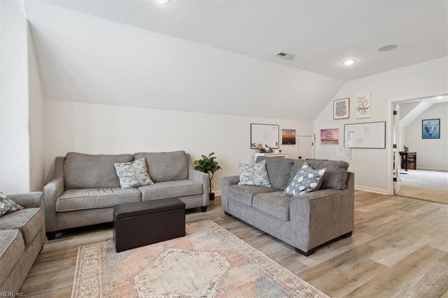 323 Vista Point DR, Hampton, VA 23666