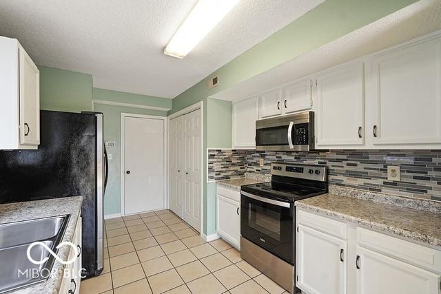 547 Deer Trail Drive, Indianapolis, IN 46217