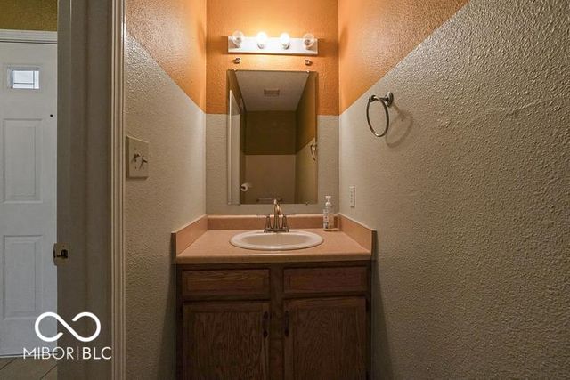 547 Deer Trail Drive, Indianapolis, IN 46217