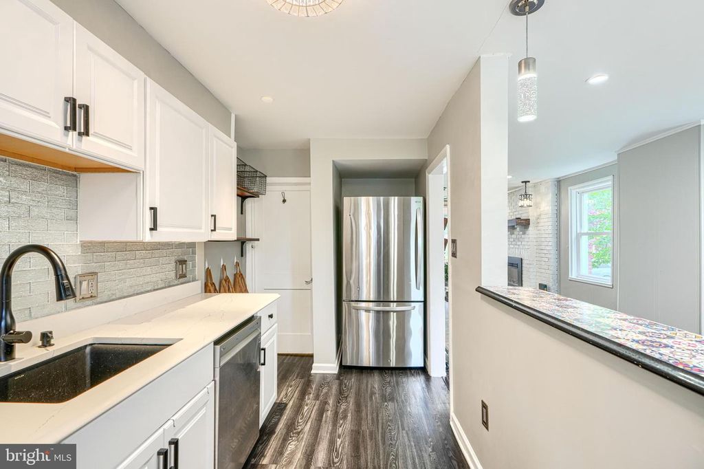 Image 11 of property listing at 3727 EVERGREEN AVE, Baltimore, MD 21206