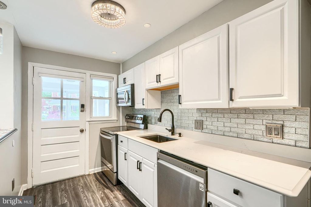 Image 12 of property listing at 3727 EVERGREEN AVE, Baltimore, MD 21206