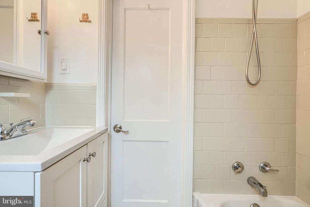 Image 20 of property listing at 3727 EVERGREEN AVE, Baltimore, MD 21206