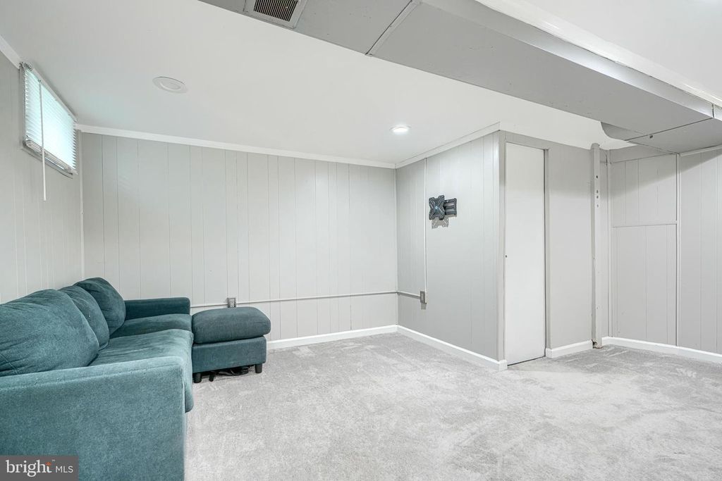 Image 21 of property listing at 3727 EVERGREEN AVE, Baltimore, MD 21206