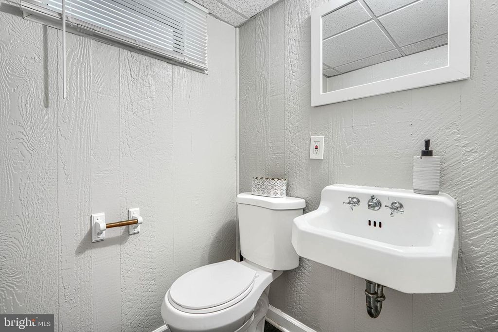 Image 24 of property listing at 3727 EVERGREEN AVE, Baltimore, MD 21206