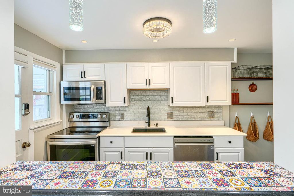 Image 9 of property listing at 3727 EVERGREEN AVE, Baltimore, MD 21206